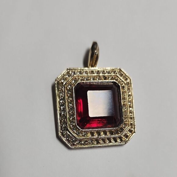 HOBÉ Elegant Gold and Red Pendant - Picture 1 of 9